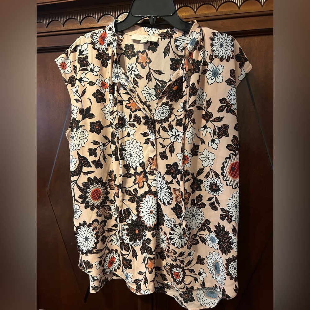 Sleeveless shirt
